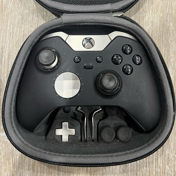 Xbox Elite Controller - Picture 2 of 6